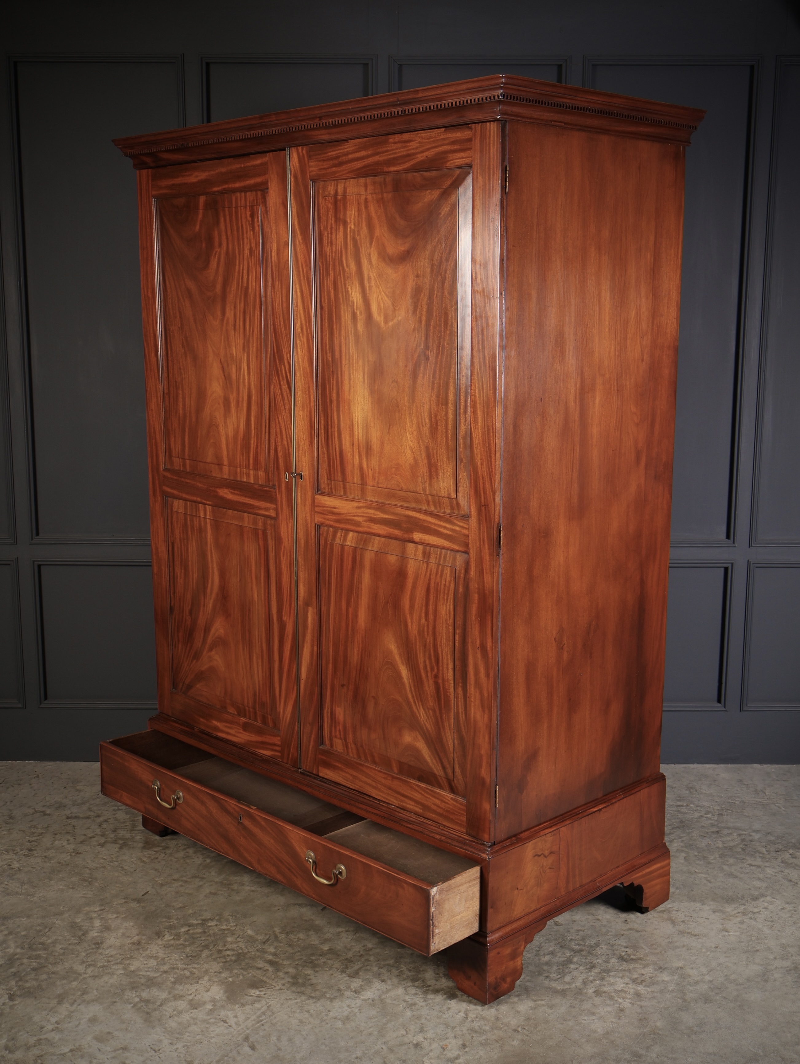 Large Georgian Mahogany Wardrobe - Image 6